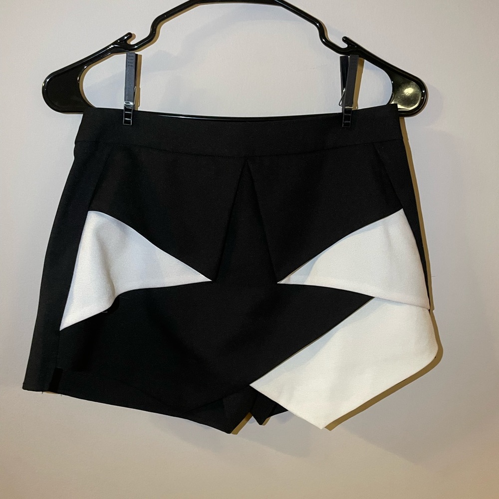 Asymmetrical black and white skort
